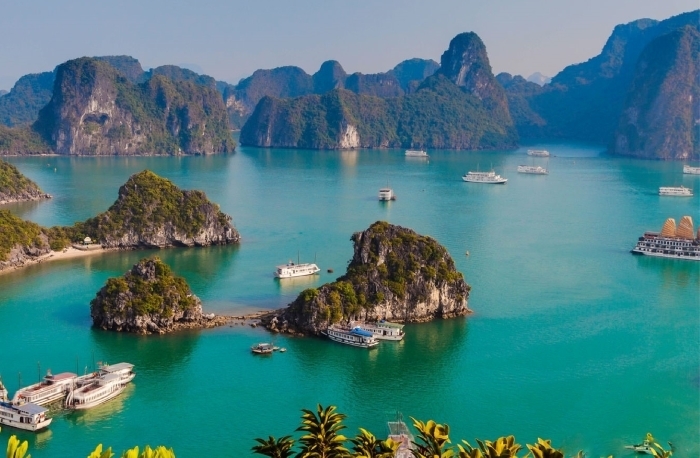 Vịnh Hạ Long - một trong những biểu tượng của du lịch Việt Nam