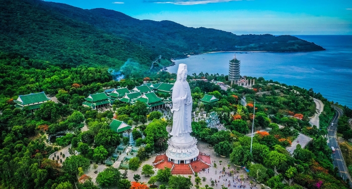 Toàn cảnh chùa Linh Ứng - bán đảo Sơn Trà